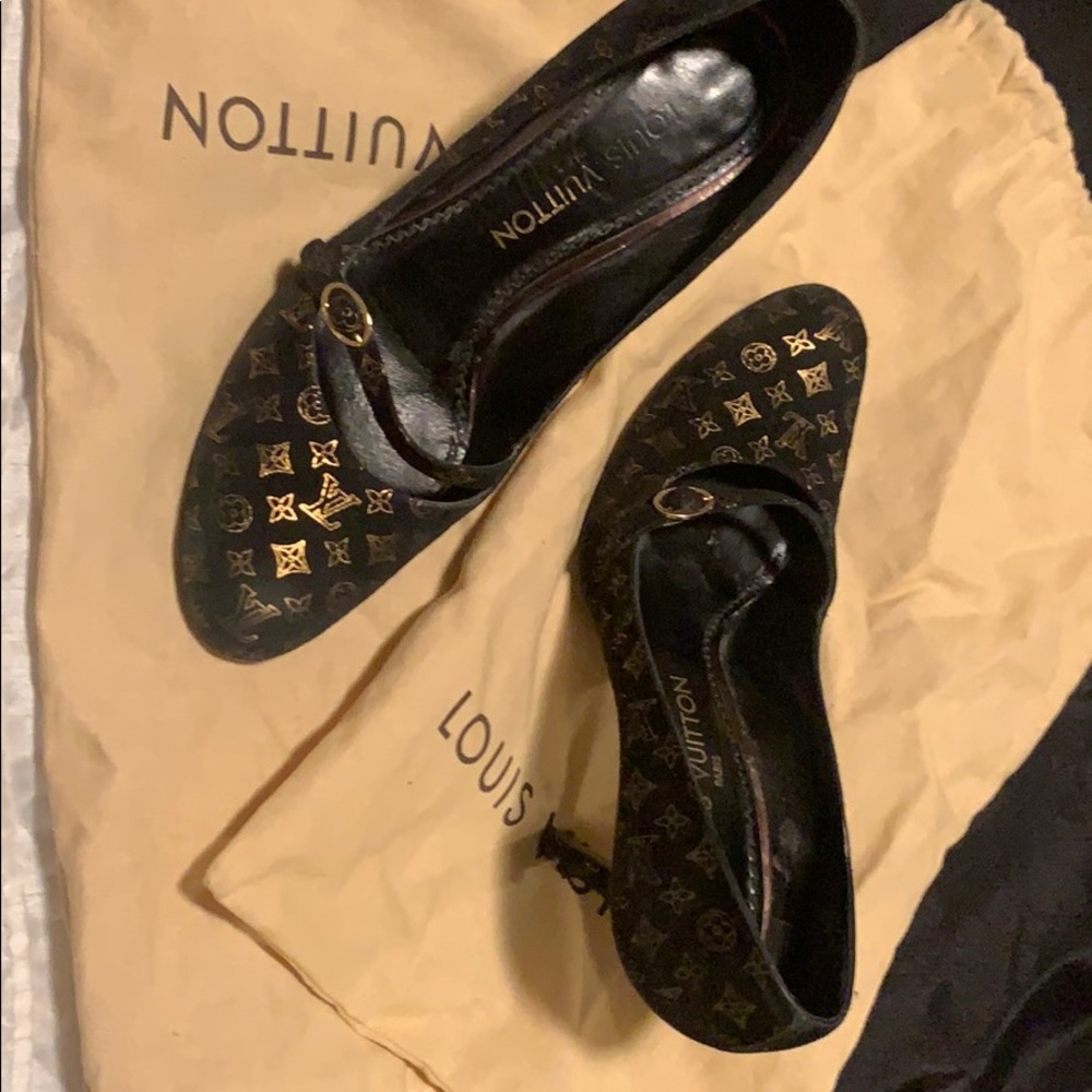 Louis Vuitton pumps